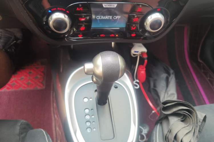 Used Infiniti ESQ 2014 1.6L Spontaneous Edition Gear Lever