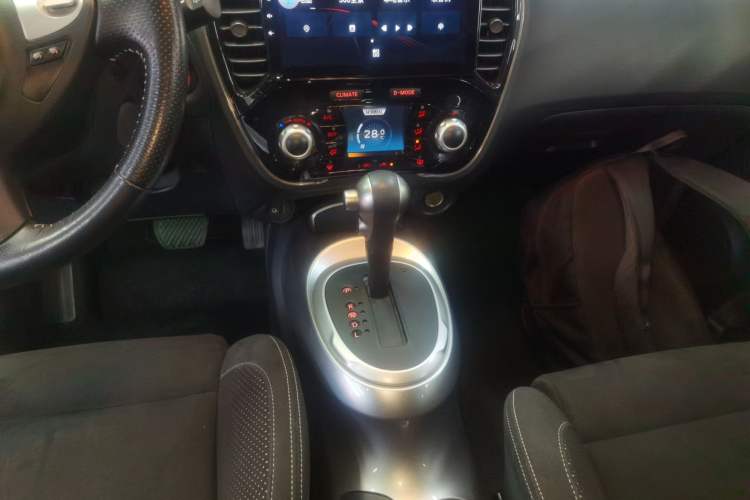Used Infiniti ESQ 2014 1.6L Spontaneous Edition Gear Lever
