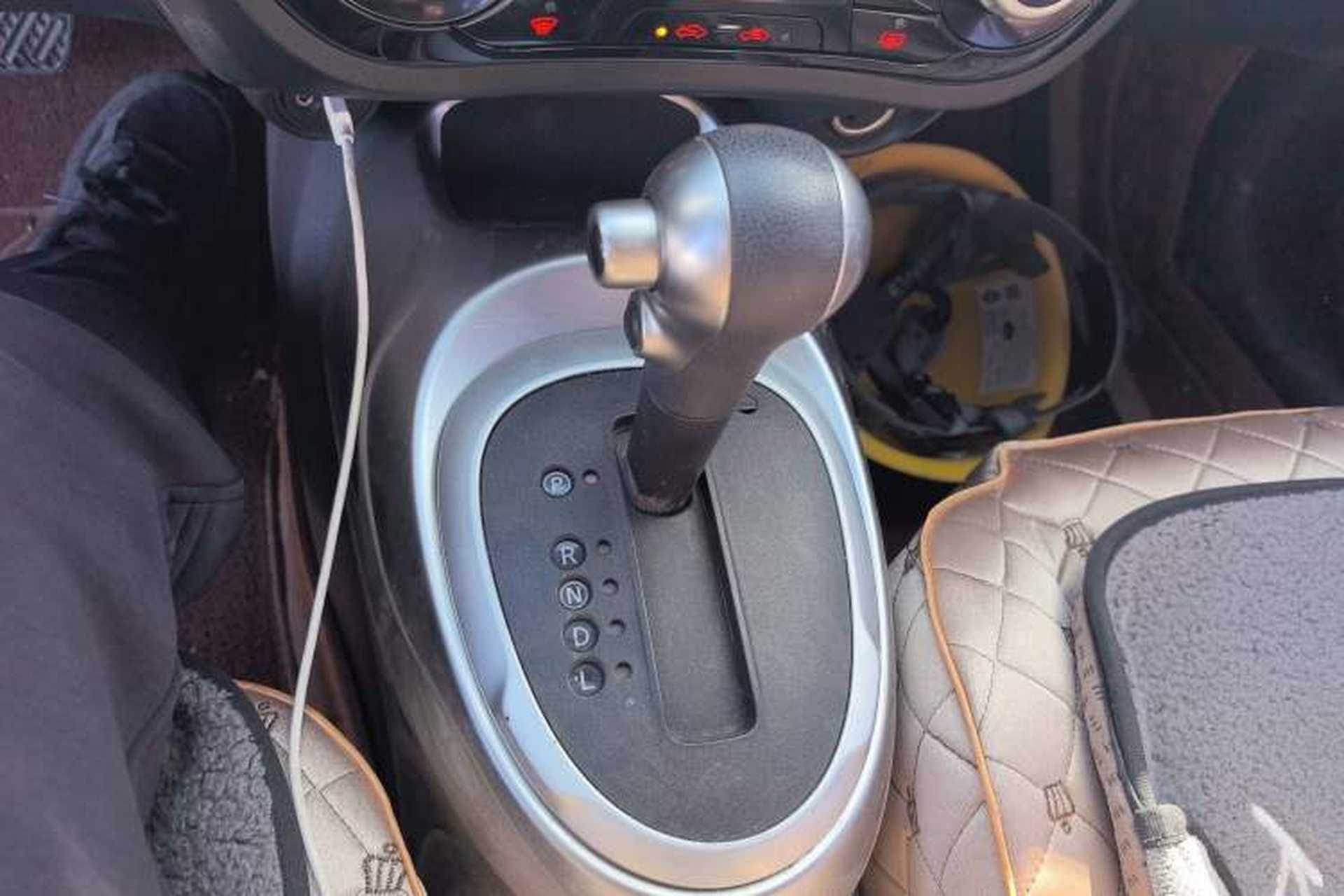 Used Infiniti ESQ 2014 1.6L Spontaneous Edition Gear Lever