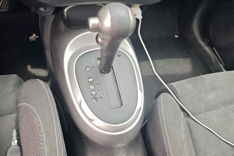 Used Infiniti ESQ 2014 1.6L Spontaneous Edition Gear Lever
