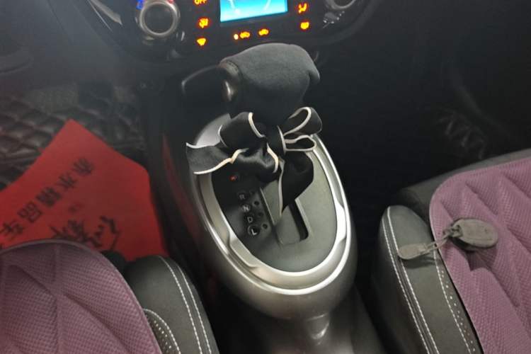 Used Infiniti ESQ 2014 1.6L Spontaneous Edition Gear Lever