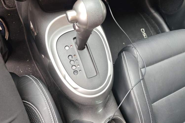 Used Infiniti ESQ 2014 1.6L Luxury Edition Gear Lever