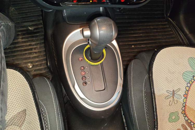 Used Infiniti ESQ 2014 1.6L Spontaneous Edition Gear Lever