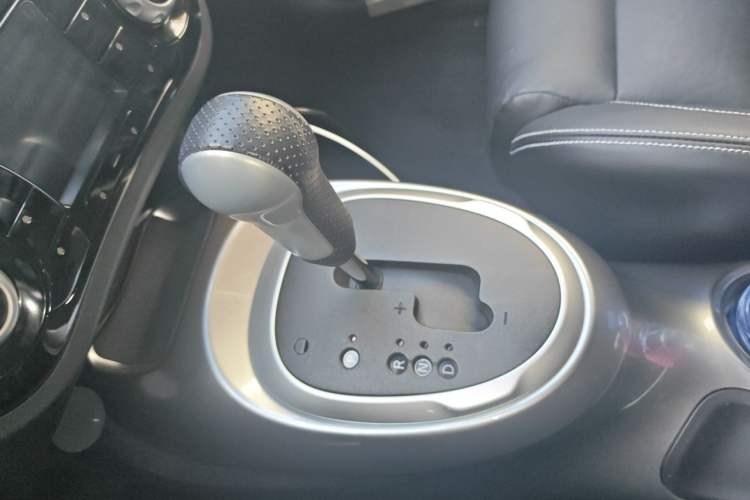 Used Infiniti ESQ 2014 1.6T Dynamic Edition Gear Lever
