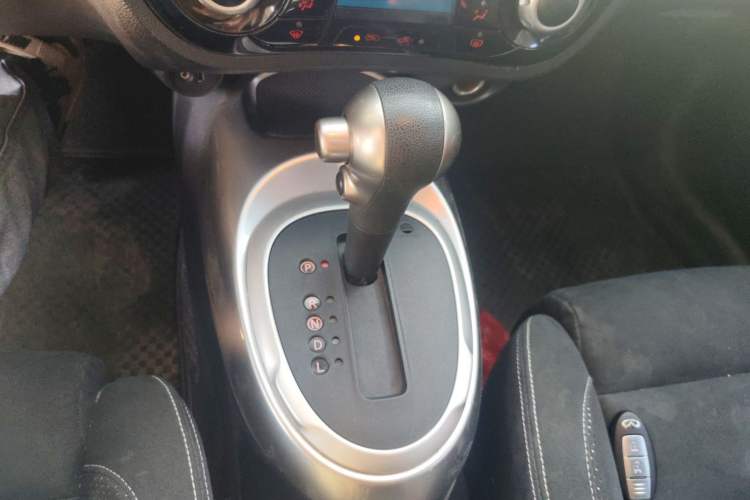 Used Infiniti ESQ 2014 1.6L Spontaneous Edition Gear Lever