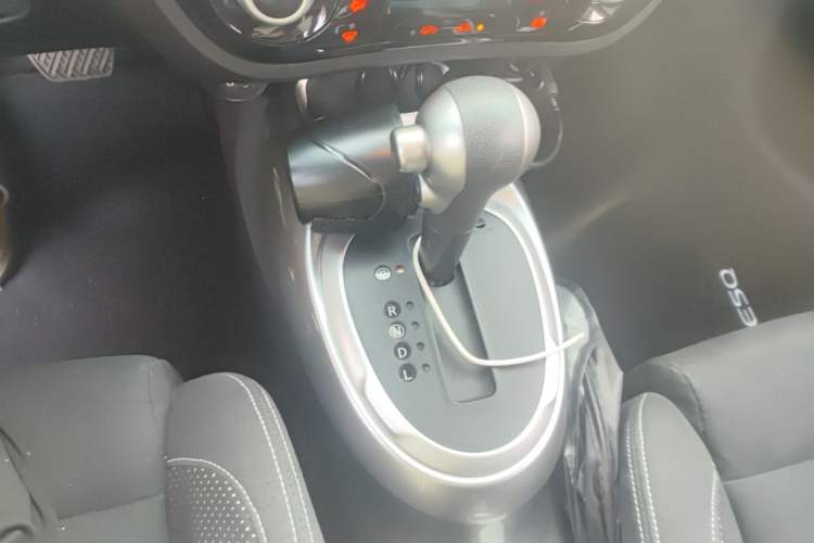 Used Infiniti ESQ 2014 1.6L Spontaneous Edition Gear Lever