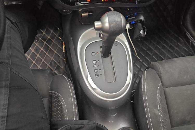 Used Infiniti ESQ 2014 1.6L Spontaneous Edition Gear Lever