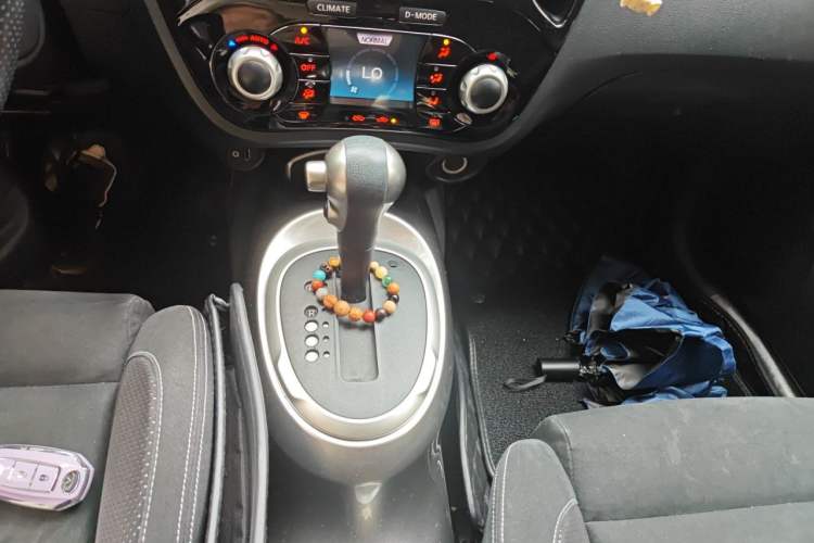 Used Infiniti ESQ 2014 1.6L Spontaneous Edition Gear Lever