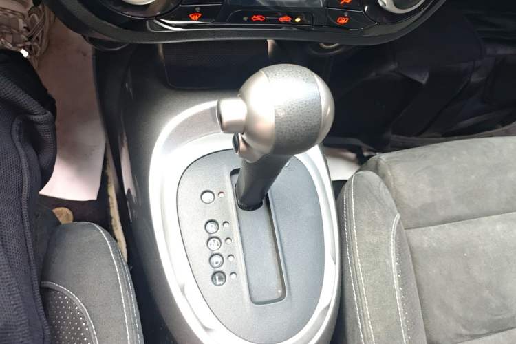 Used Infiniti ESQ 2014 1.6L Spontaneous Edition Gear Lever