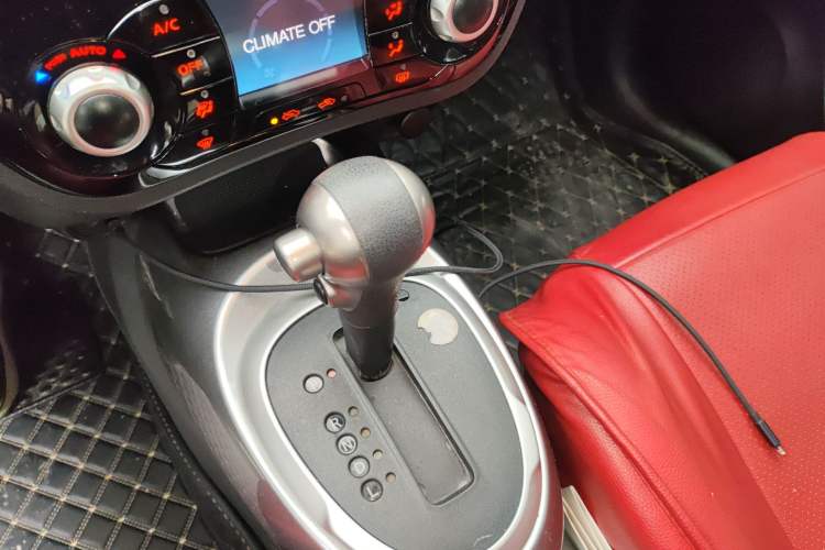 Used Infiniti ESQ 2014 1.6L Spontaneous Edition Gear Lever