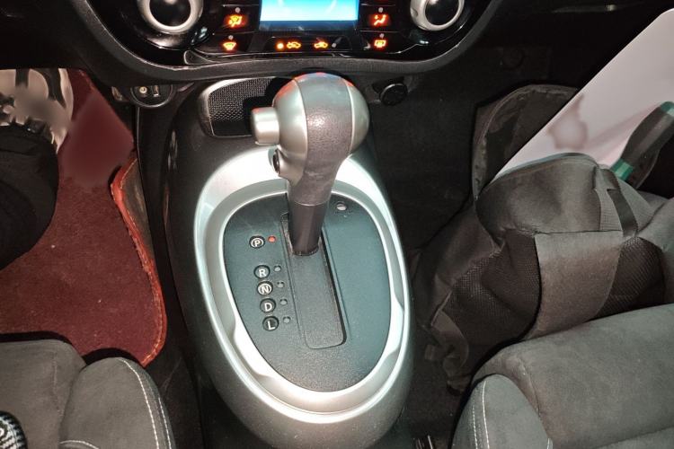 Used Infiniti ESQ 2014 1.6L Spontaneous Edition Gear Lever