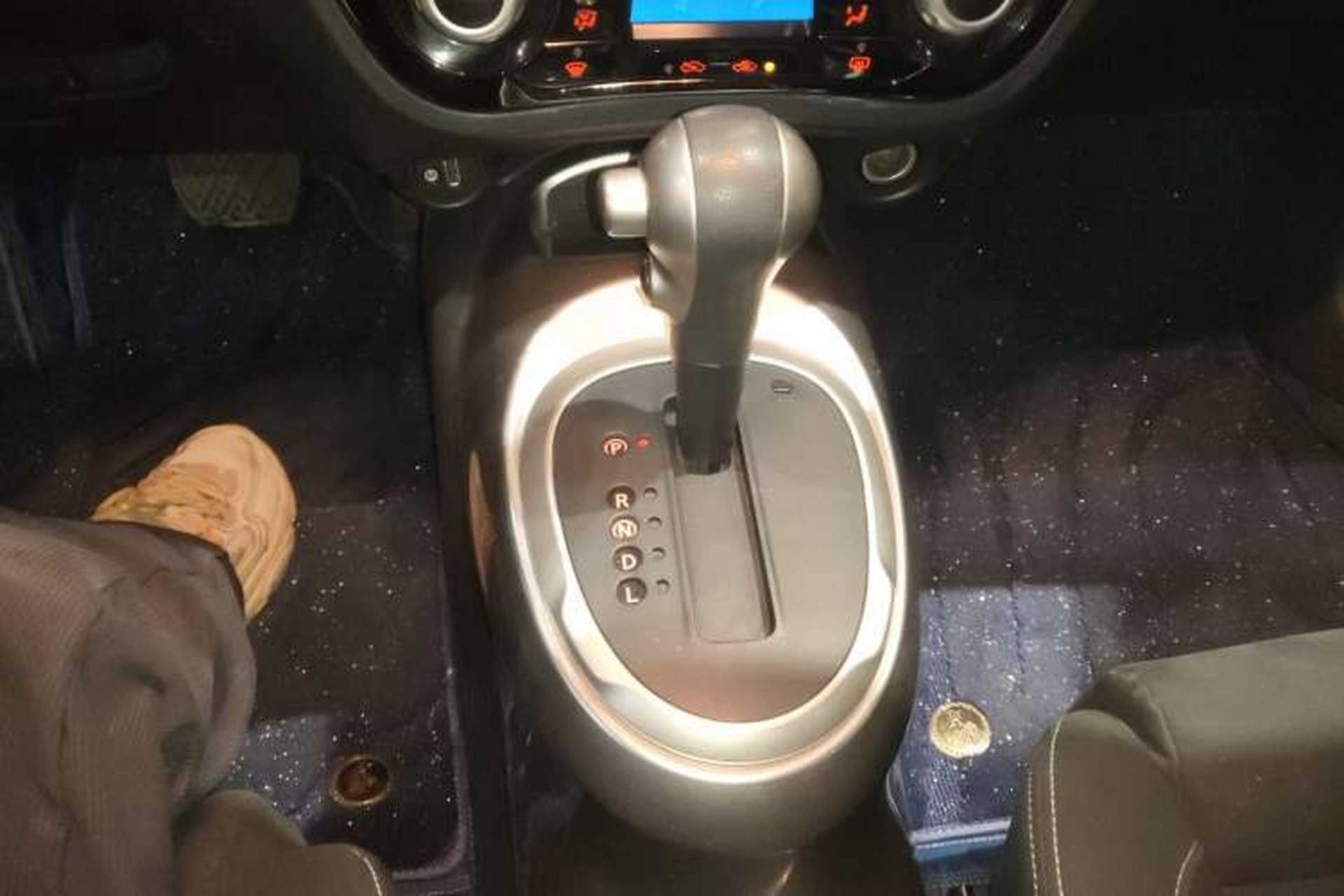 Used Infiniti ESQ 2014 1.6L Spontaneous Edition Gear Lever