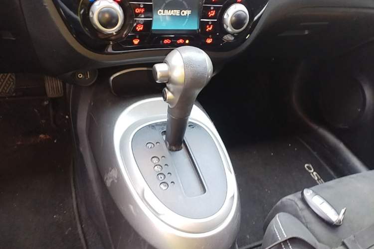 Used Infiniti ESQ 2014 1.6L Spontaneous Edition Gear Lever