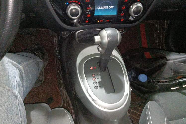 Used Infiniti ESQ 2014 1.6L Spontaneous Edition Gear Lever
