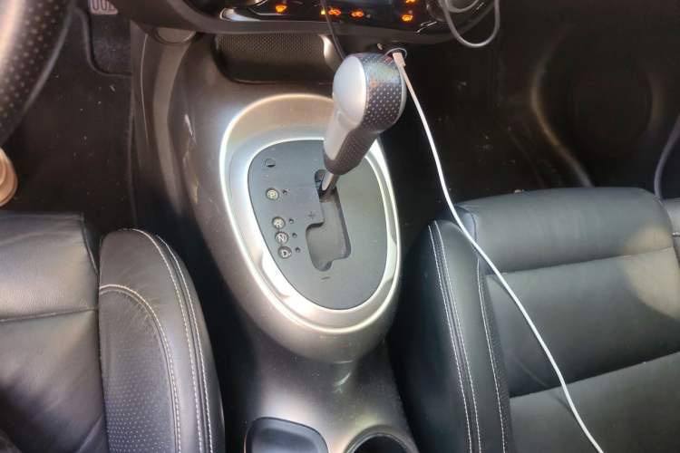 Used Infiniti ESQ 2014 1.6T Dynamic Edition Gear Lever