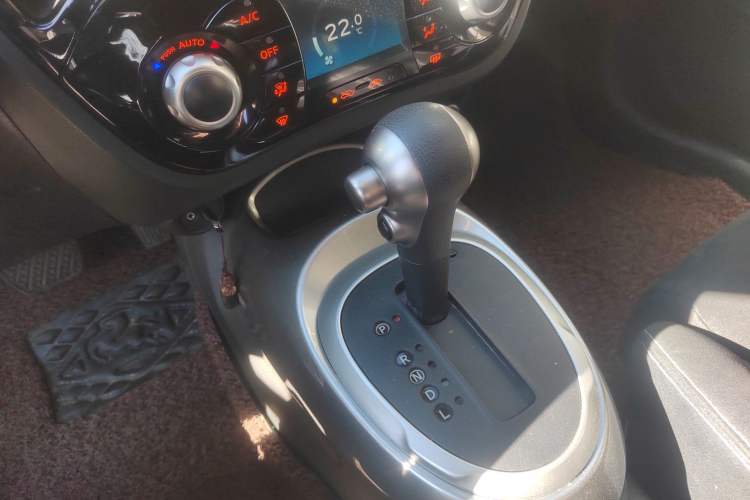 Used Infiniti ESQ 2014 1.6L Spontaneous Edition Gear Lever