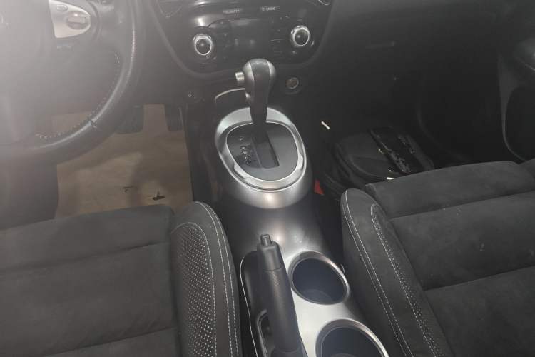 Used Infiniti ESQ 2014 1.6L Spontaneous Edition Gear Lever