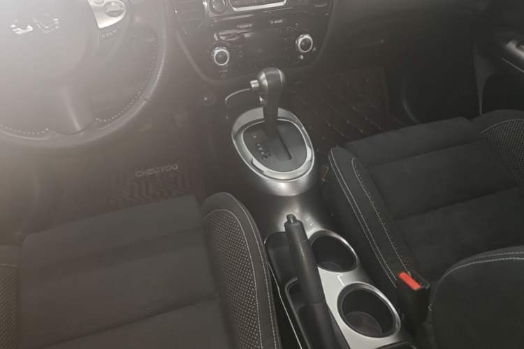 Used Infiniti ESQ 2014 1.6L Spontaneous Edition Gear Lever