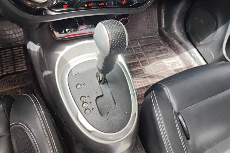 Used Infiniti ESQ 2014 1.6T Dynamic Edition Gear Lever