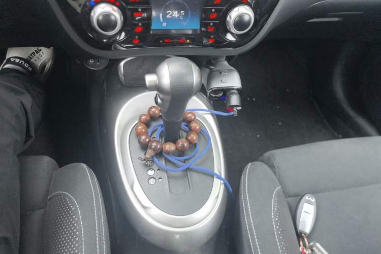 Used Infiniti ESQ 2014 1.6L Spontaneous Edition Gear Lever