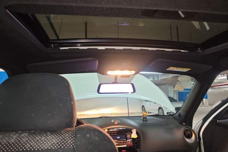 Used Infiniti ESQ 2014 1.6L Spontaneous Edition Headliner