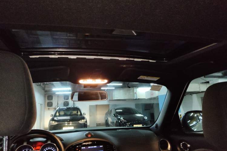 Used Infiniti ESQ 2014 1.6L Spontaneous Edition Headliner