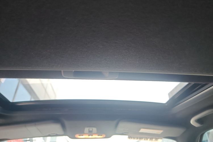 Used Infiniti ESQ 2014 1.6L Luxury Edition Headliner