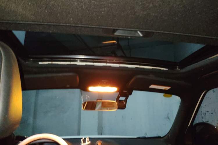 Used Infiniti ESQ 2014 1.6L Luxury Edition Headliner