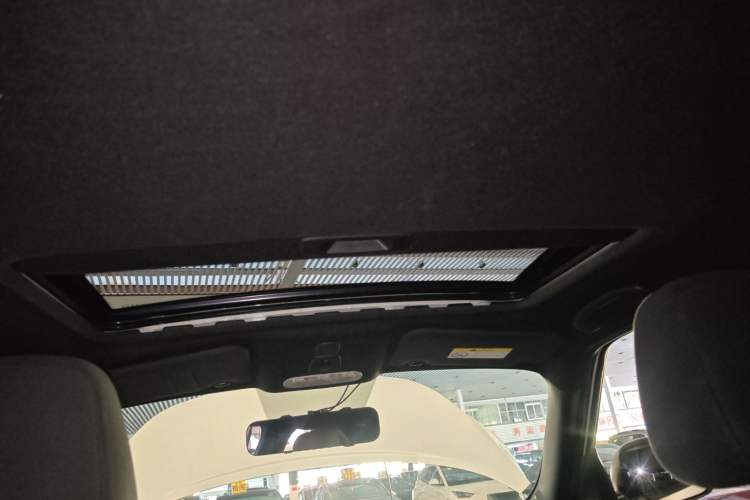 Used Infiniti ESQ 2014 1.6L Spontaneous Edition Headliner