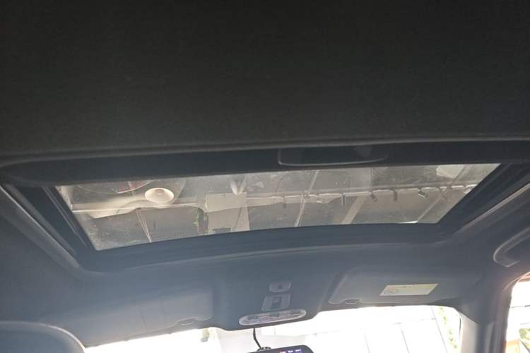 Used Infiniti ESQ 2014 1.6L Spontaneous Edition Headliner
