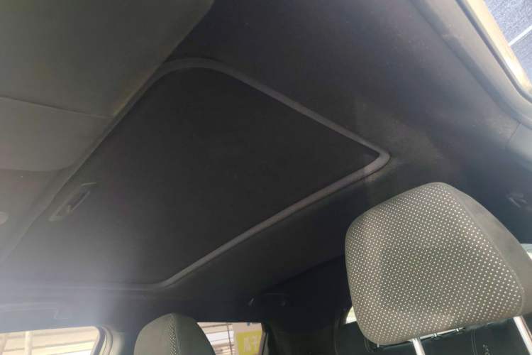 Used Infiniti ESQ 2014 1.6L Spontaneous Edition Headliner
