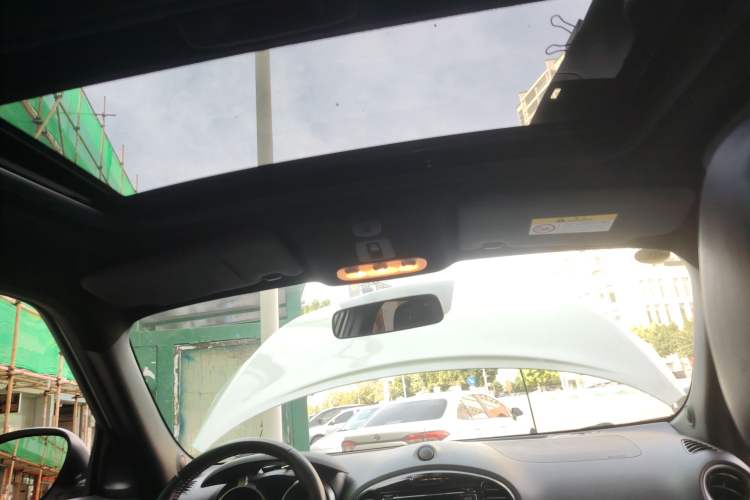Used Infiniti ESQ 2014 1.6L Spontaneous Edition Headliner