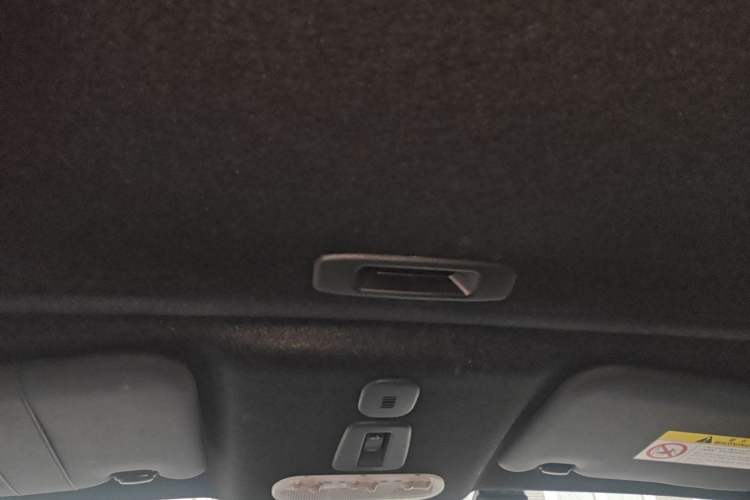Used Infiniti ESQ 2014 1.6L Spontaneous Edition Headliner