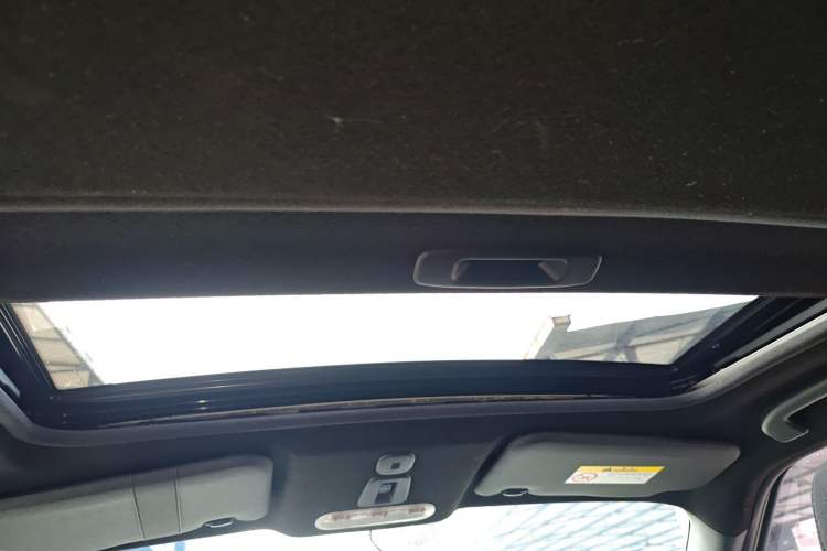 Used Infiniti ESQ 2014 1.6L Spontaneous Edition Headliner