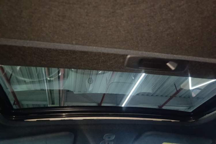 Used Infiniti ESQ 2014 1.6L Spontaneous Edition Headliner