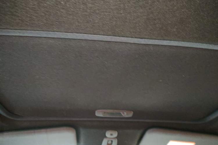 Used Infiniti ESQ 2014 1.6L Spontaneous Edition Headliner