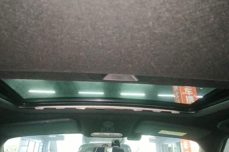 Used Infiniti ESQ 2014 1.6L Spontaneous Edition Headliner