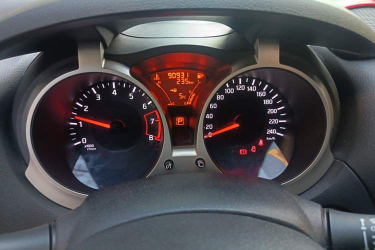 Used Infiniti ESQ 2014 1.6L Spontaneous Edition Instrument Cluster