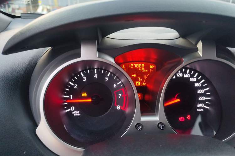 Used Infiniti ESQ 2014 1.6L Luxury Edition Instrument Cluster