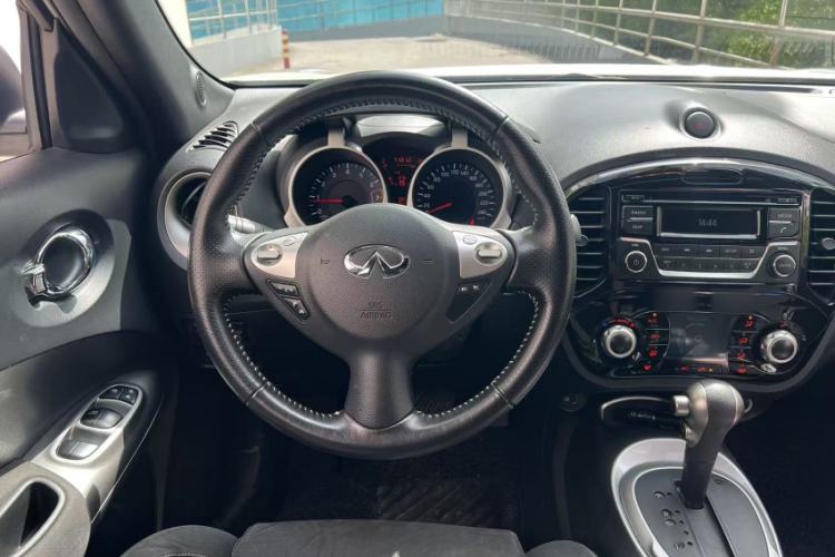 Used Infiniti ESQ 2014 1.6L Spontaneous Edition Interior 1