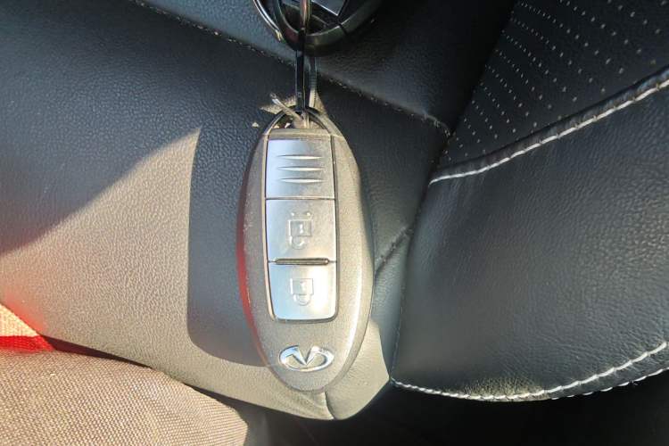 Used Infiniti ESQ 2014 1.6L Luxury Edition Interior 1
