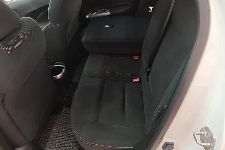 Used Infiniti ESQ 2014 1.6L Spontaneous Edition Interior 1