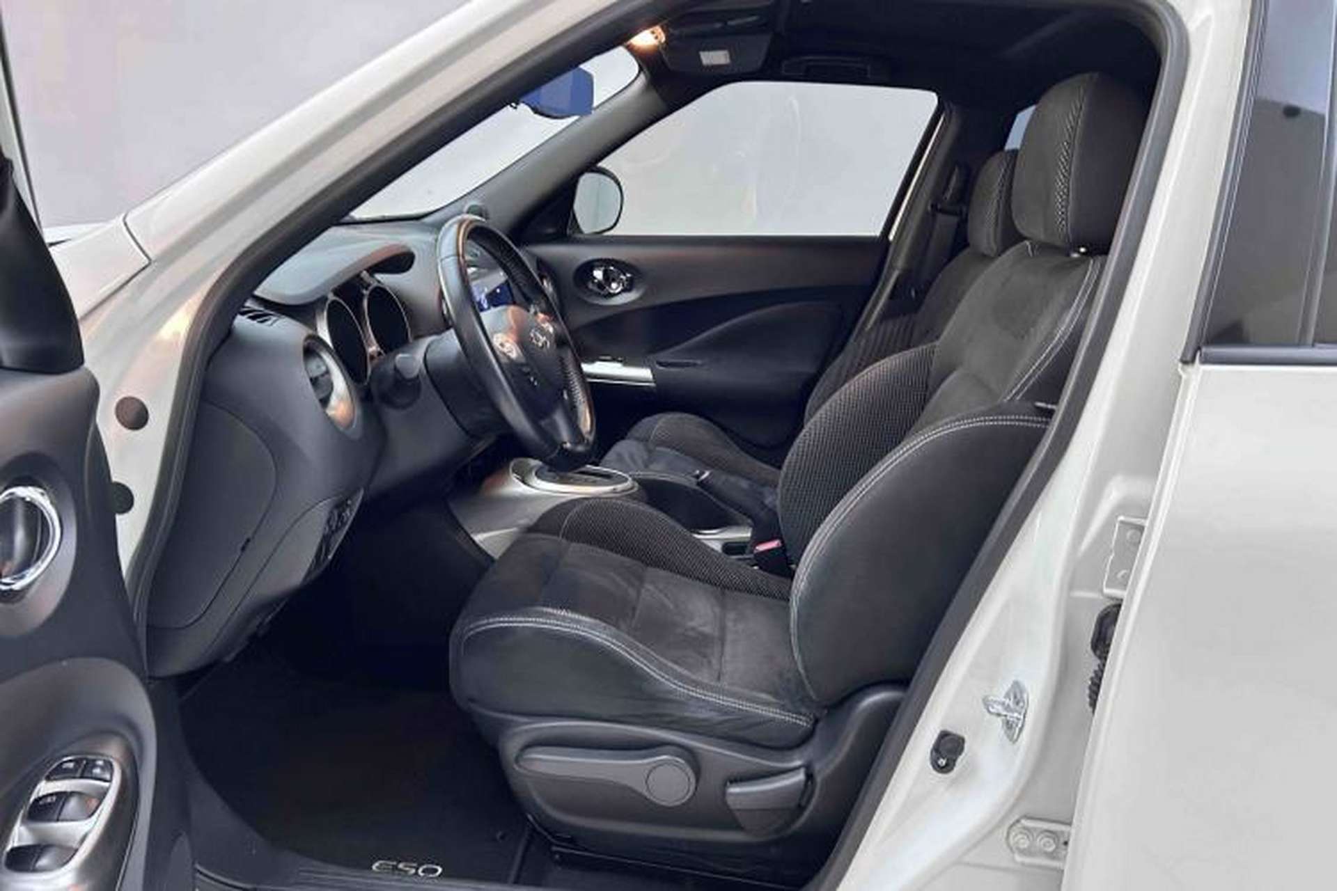 Used Infiniti ESQ 2014 1.6L Spontaneous Edition Interior 1