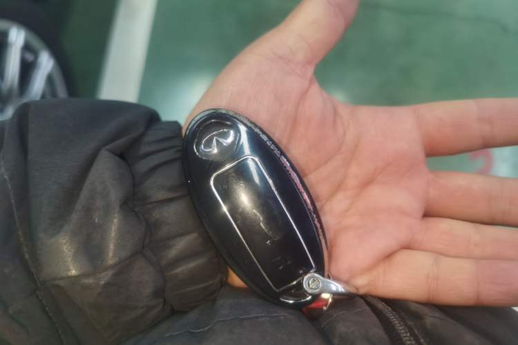 Used Infiniti ESQ 2014 1.6L Spontaneous Edition Interior 1