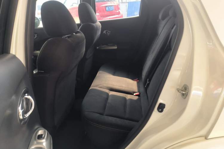 Used Infiniti ESQ 2014 1.6L Spontaneous Edition Interior 1