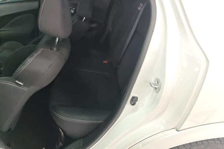 Used Infiniti ESQ 2014 1.6L Spontaneous Edition Interior 1