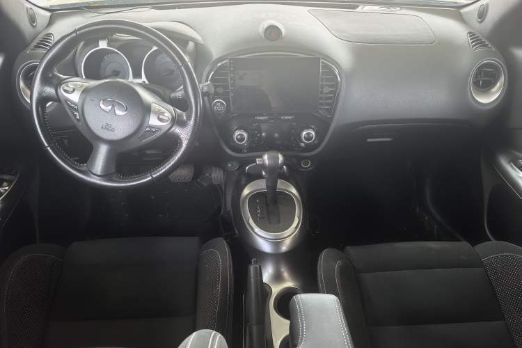 Used Infiniti ESQ 2014 1.6L Spontaneous Edition Interior 1