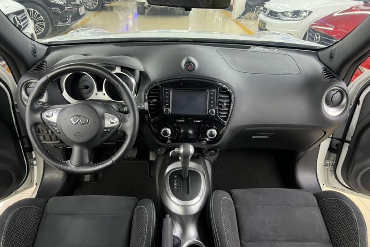 Used Infiniti ESQ 2014 1.6L Spontaneous Edition Interior 1