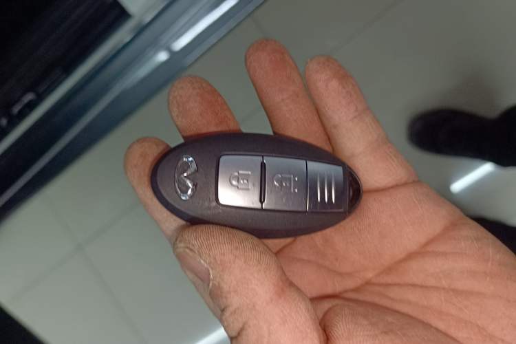 Used Infiniti ESQ 2014 1.6L Spontaneous Edition Interior 1