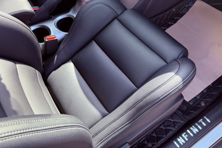 Used Infiniti ESQ 2014 1.6L Spontaneous Edition Interior 1